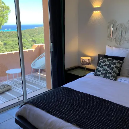 Azura, Vue Panoramique Et Proche A Santa Giulia, Piscine Chauffee 别墅 *