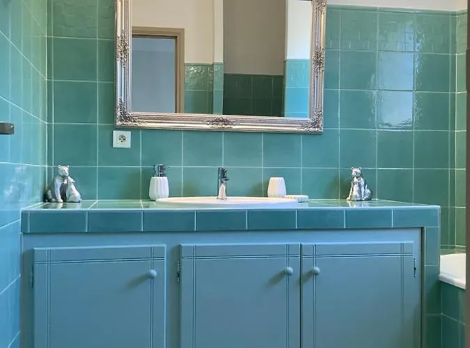 Azura, Vue Panoramique Et Proche A Santa Giulia, Piscine Chauffee