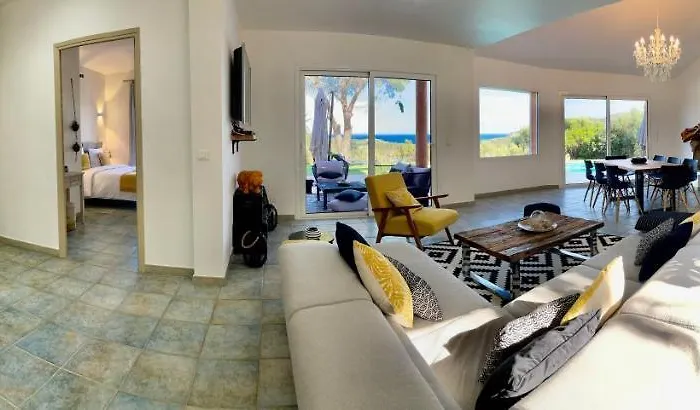 Azura, Vue Panoramique Et Proche A Santa Giulia, Piscine Chauffee 别墅 *