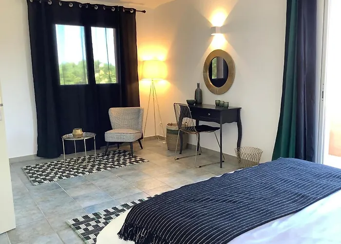 别墅 Azura, Vue Panoramique Et Proche A Santa Giulia, Piscine Chauffee 维琪奥港