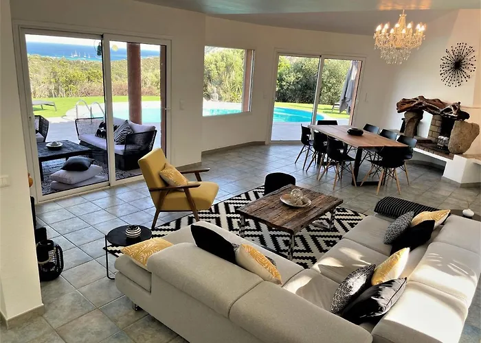 Azura, Vue Panoramique Et Proche A Santa Giulia, Piscine Chauffee 维琪奥港