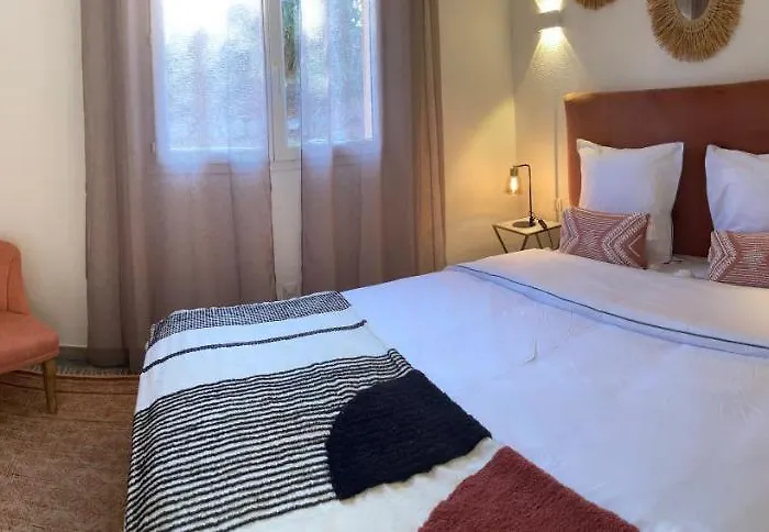 Azura, Vue Panoramique Et Proche A Santa Giulia, Piscine Chauffee 别墅 *