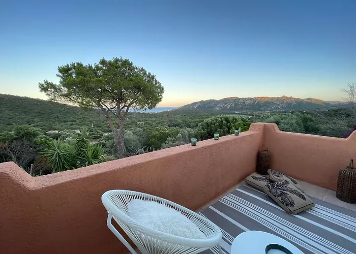 别墅 Azura, Vue Panoramique Et Proche A Santa Giulia, Piscine Chauffee