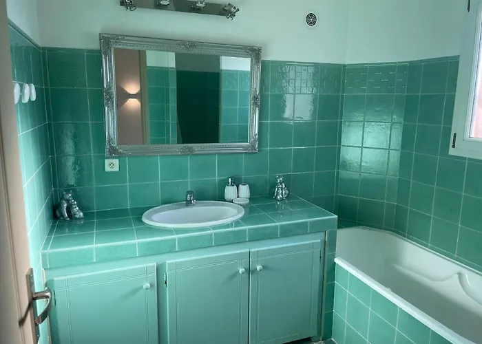 别墅 Azura, Vue Panoramique Et Proche A Santa Giulia, Piscine Chauffee