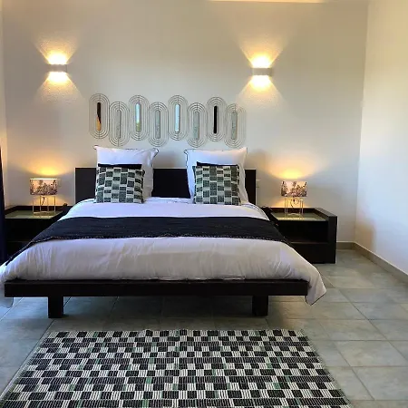 Azura, Vue Panoramique Et Proche A Santa Giulia, Piscine Chauffee Villa